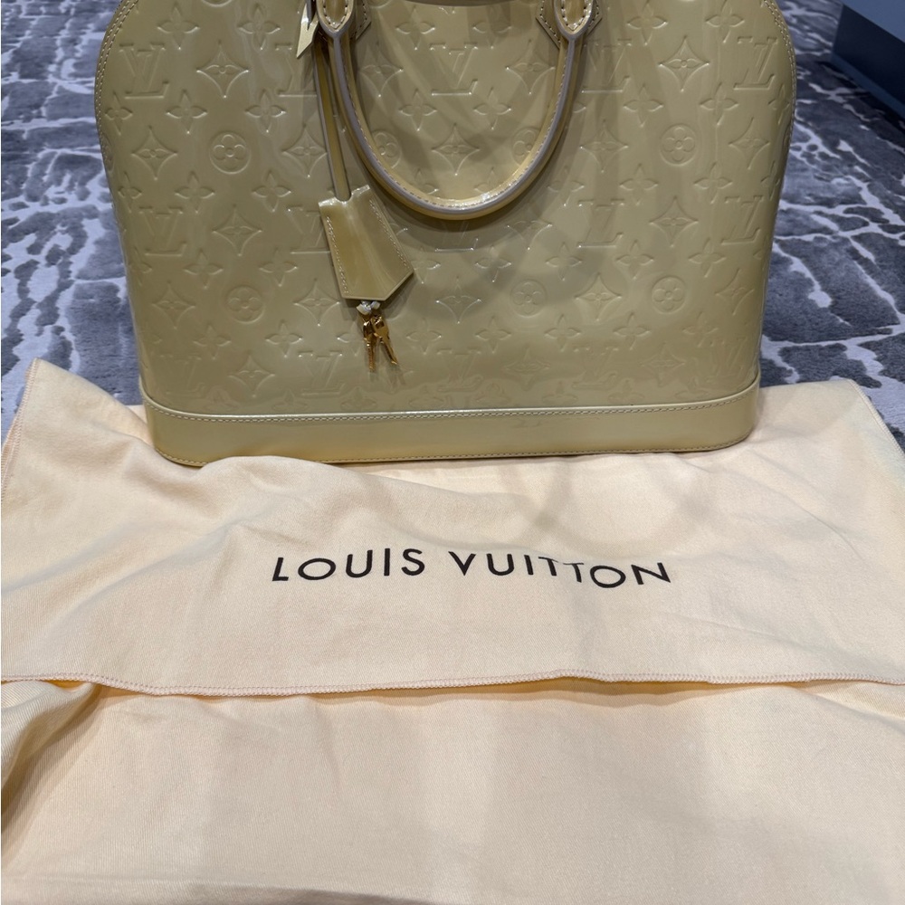 Louis Vuitton Alma Pm Women's Bag - Picture 15 of 16